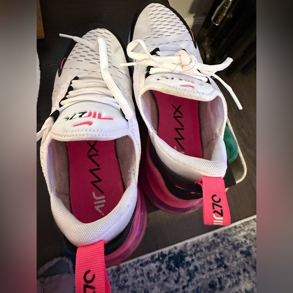 Women’s Nike air 270 Sneakers - Picture 3 of 6